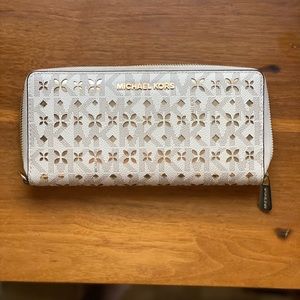 Michael Kors Signature Jet Set wallet